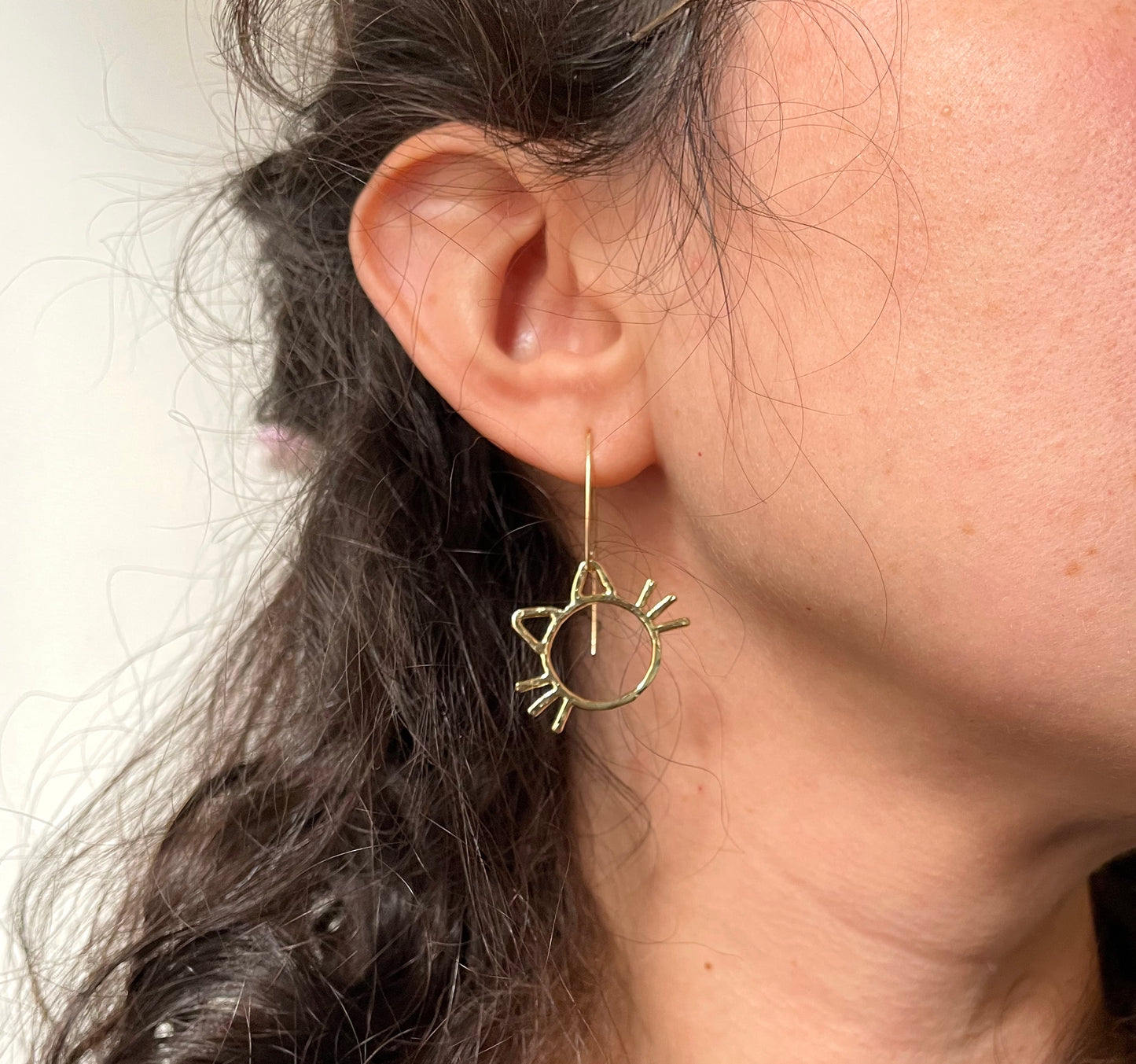 Sideways Cat Head Drop Earrings in Gold