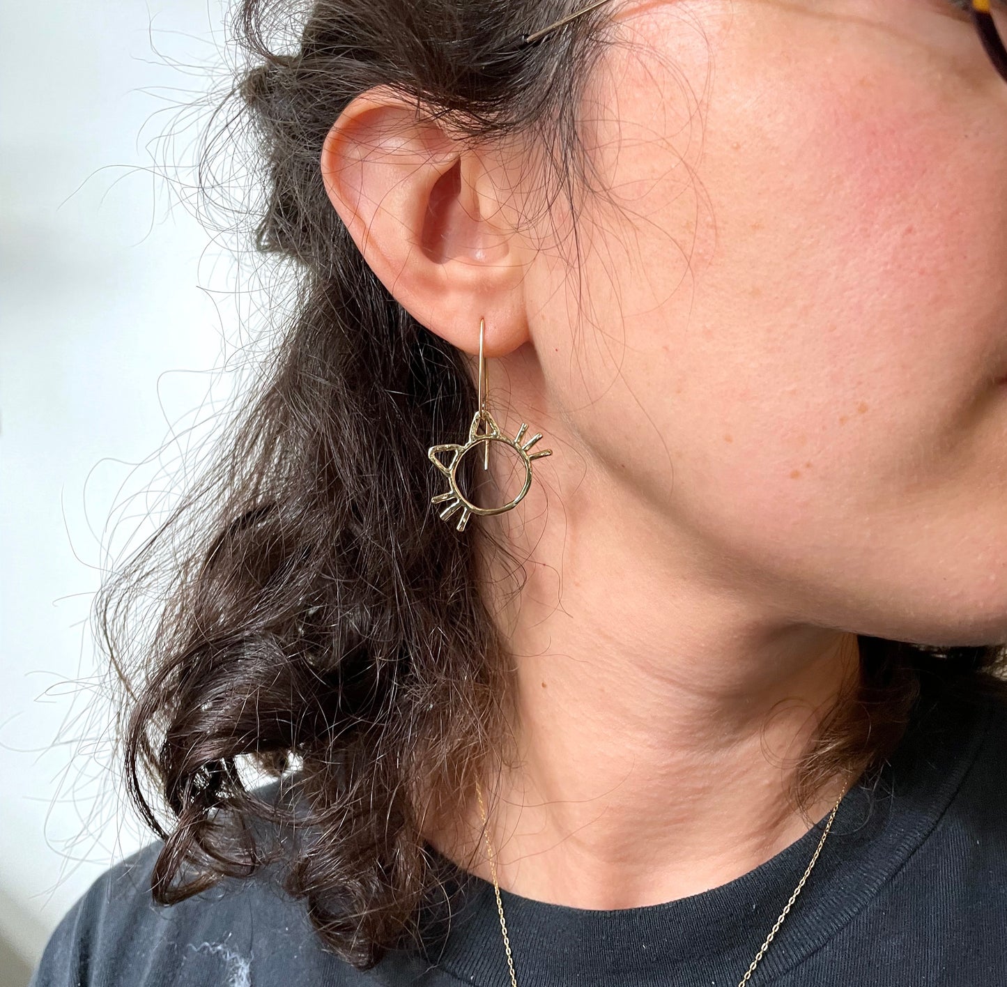 Sideways Cat Head Drop Earrings in Gold