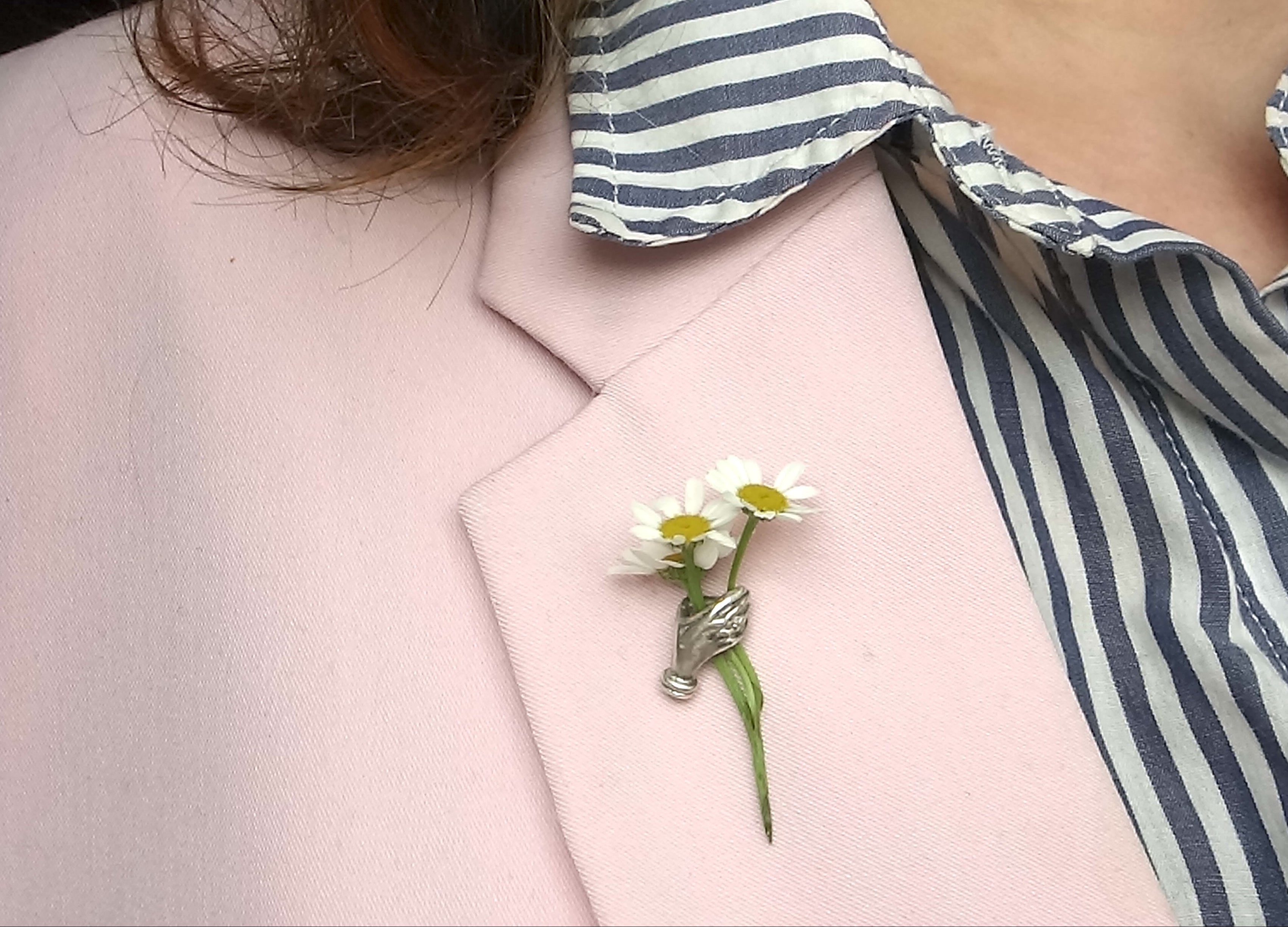 Floral Holding Friends