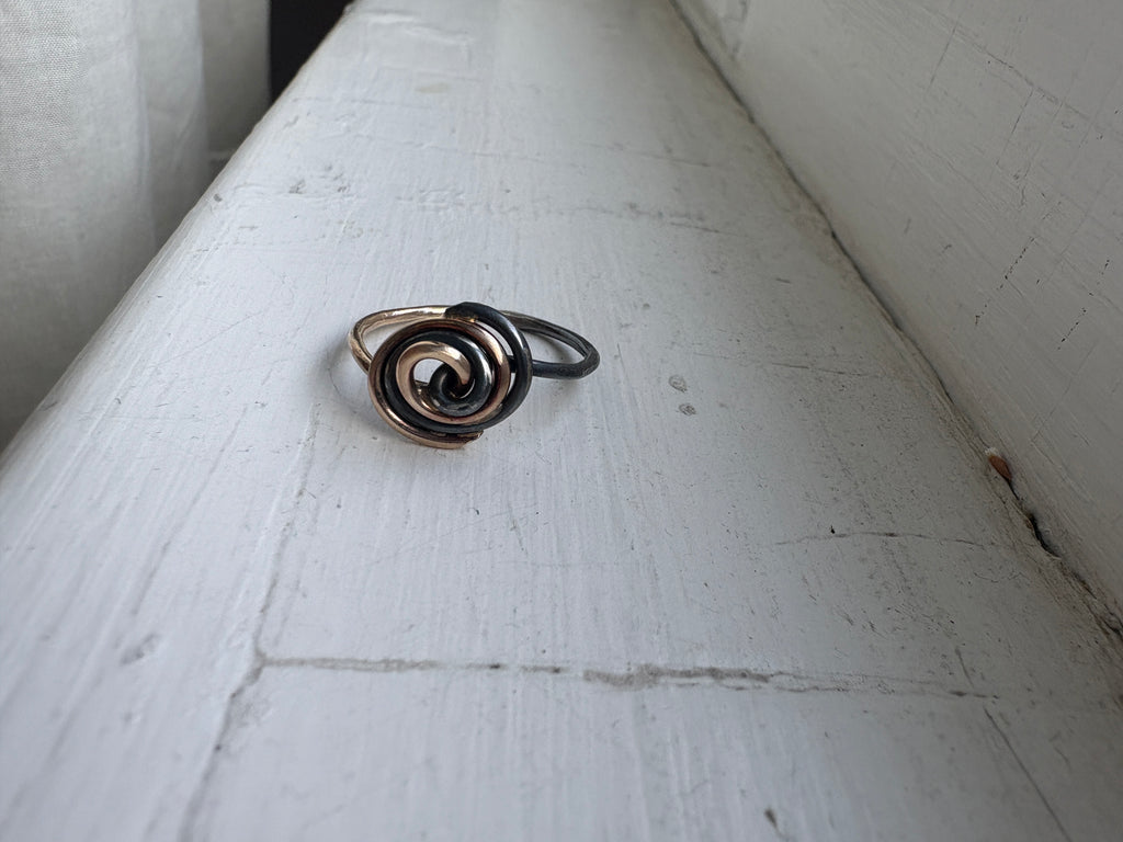 Black and Gold Knot Ring
