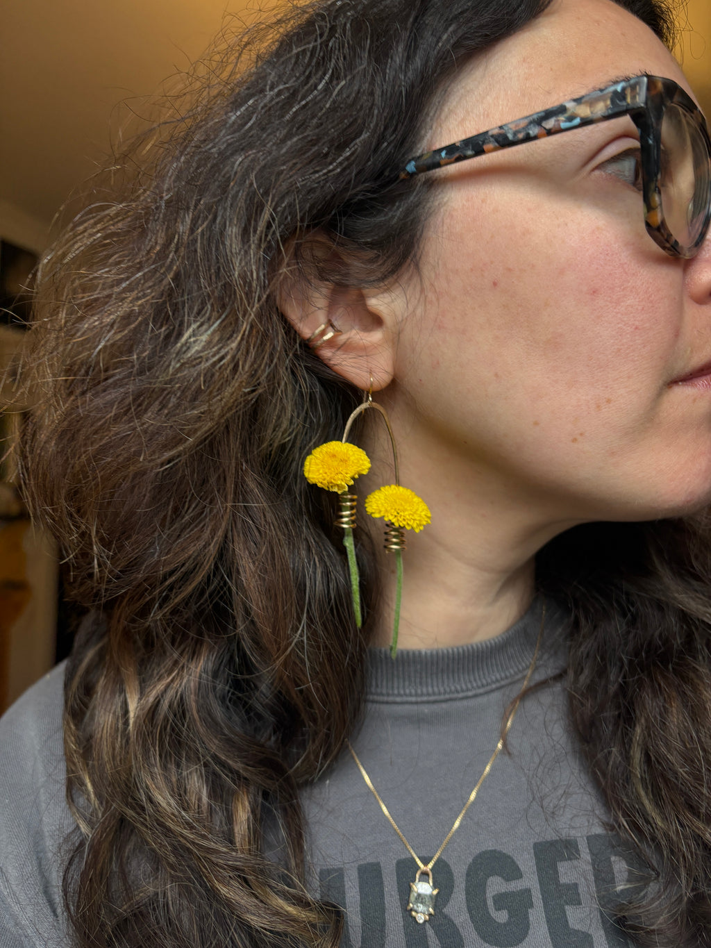 Double flower holder dangles