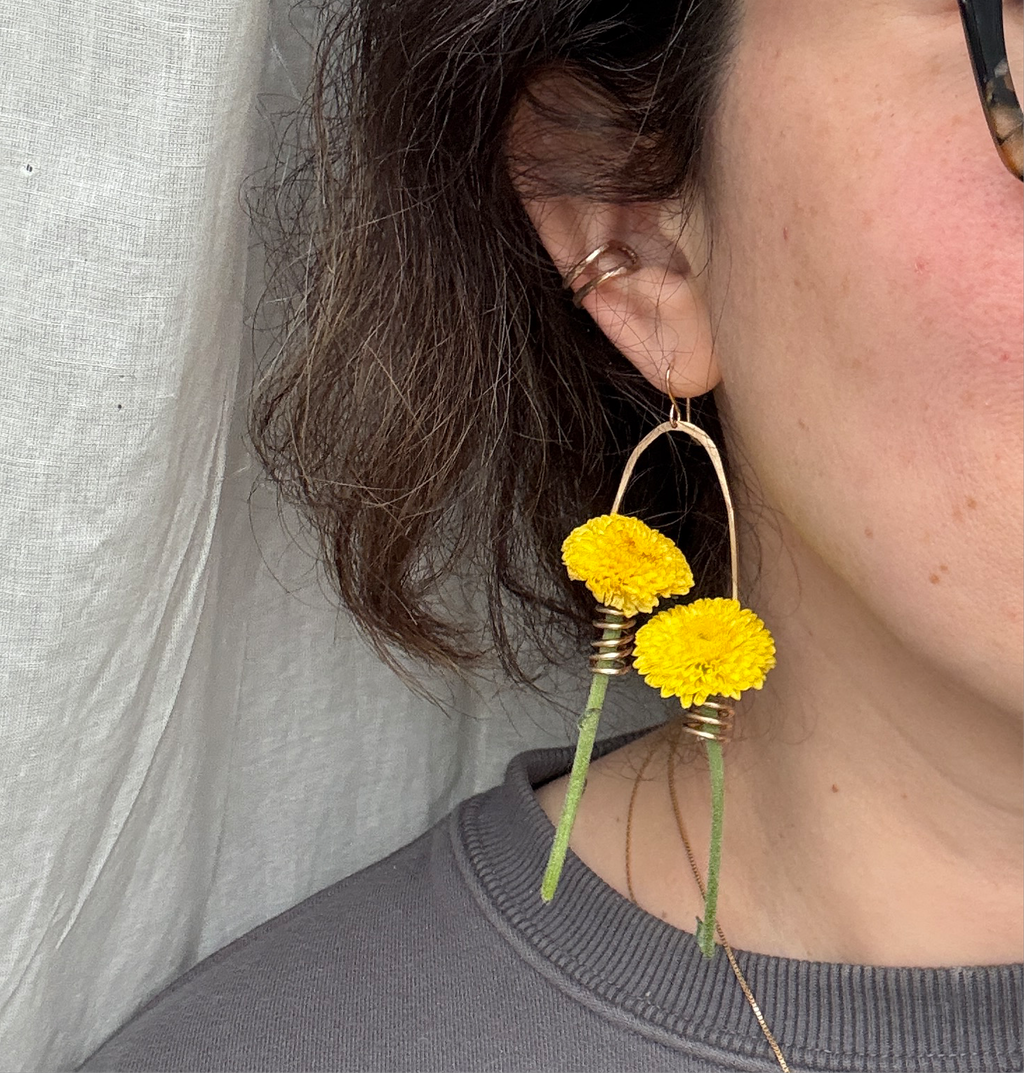 Double flower holder dangles