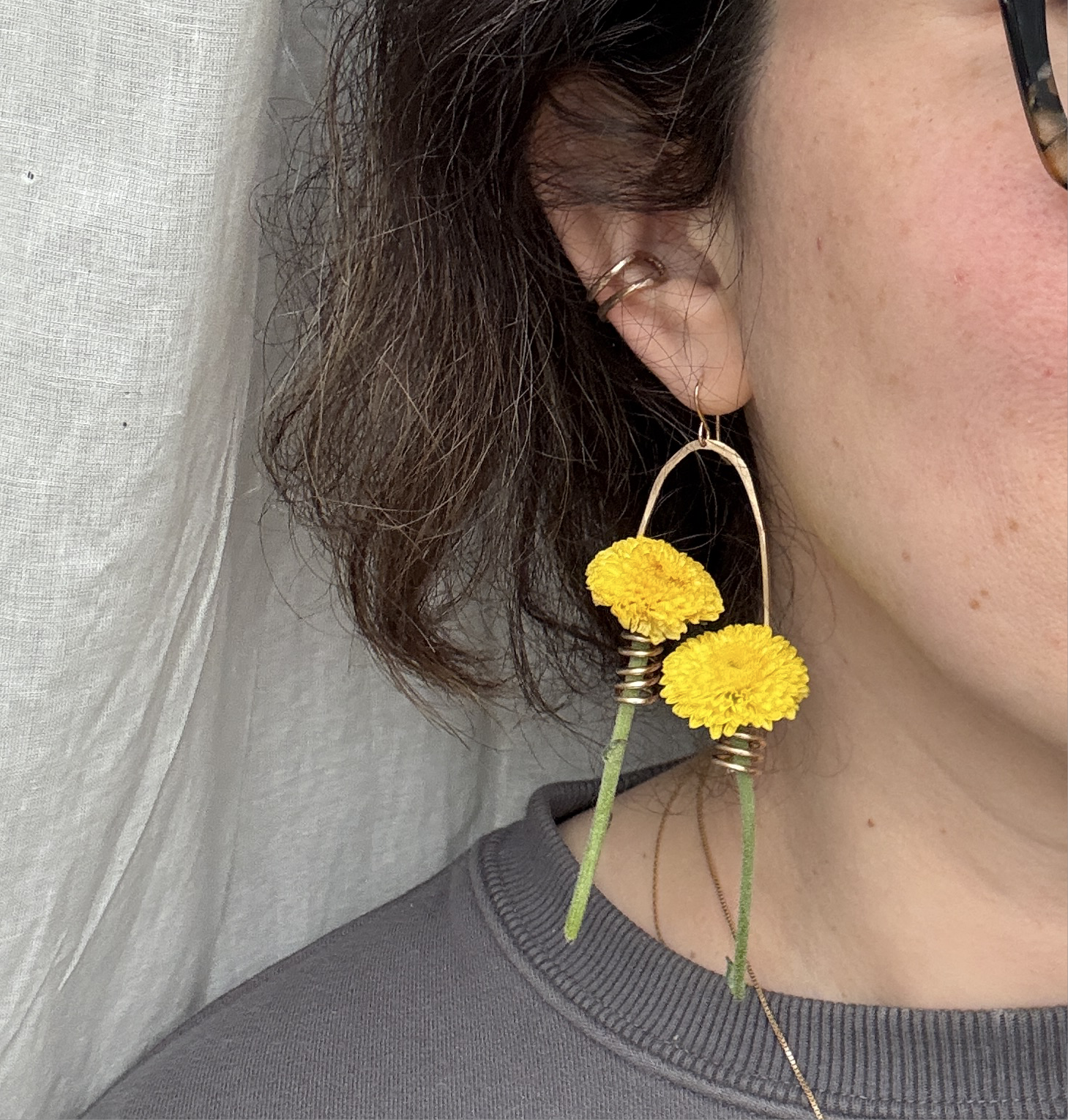 Double flower holder dangles