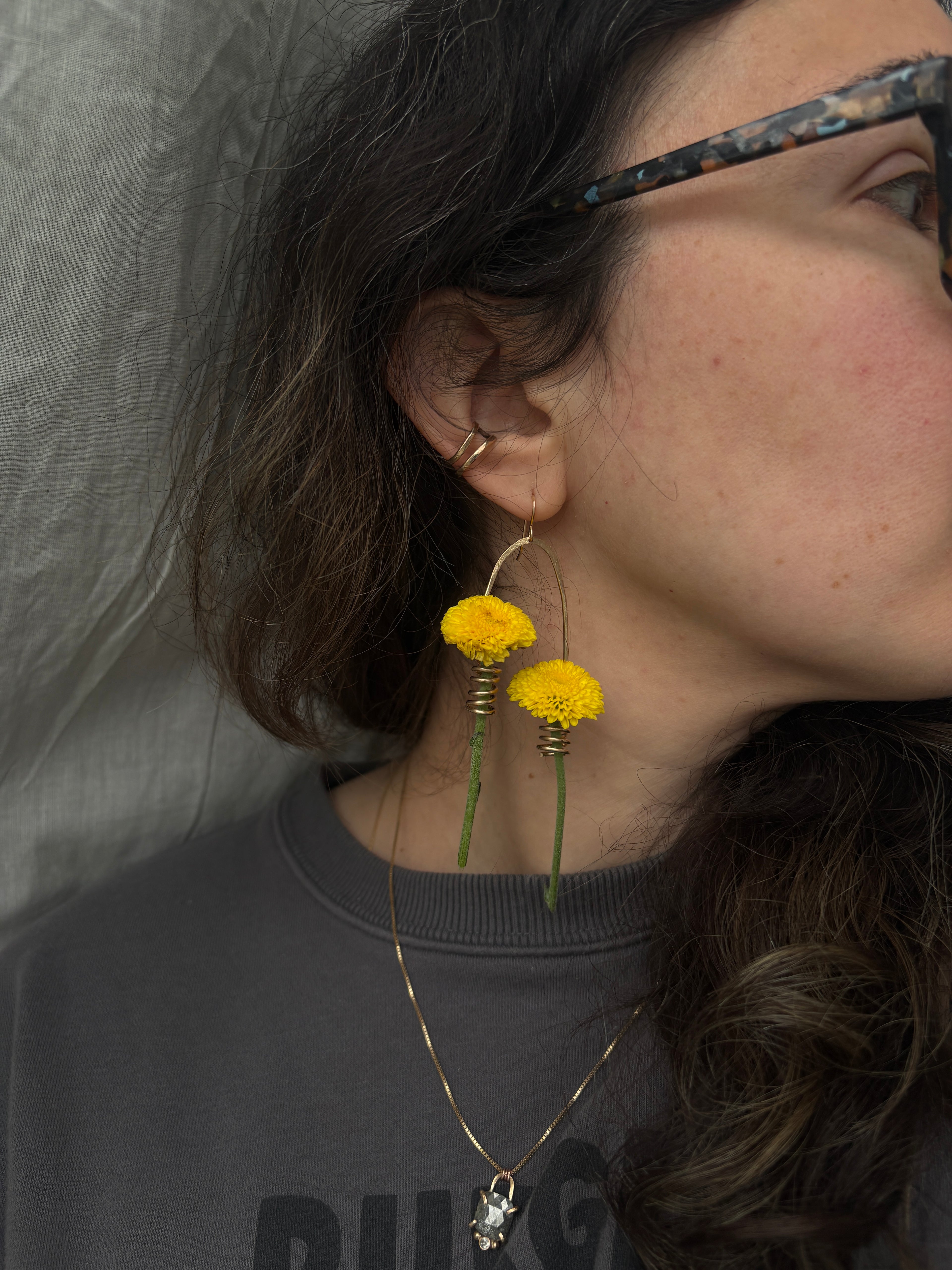 Double flower holder dangles